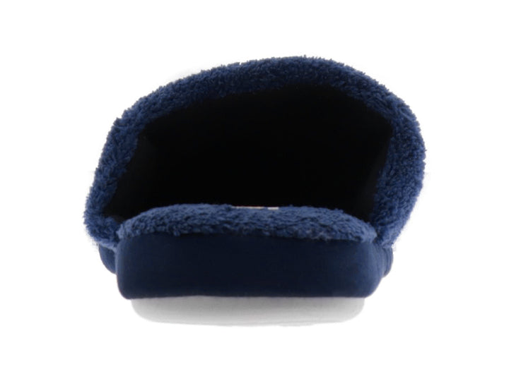 Pantufla color azul marino con parte superior de textura suave tipo borrego y diseño cerrado al frente.