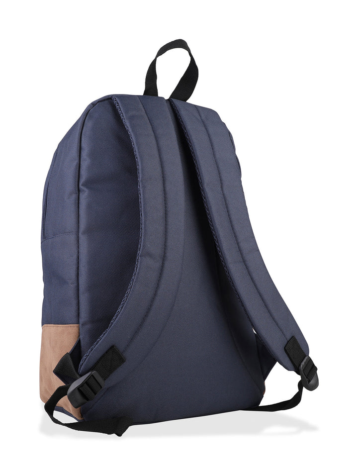 Mochila escolar Converse color azul marino con base café y logotipo blanco.