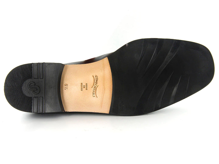 Zapatos negros de cuero para hombre, estilo slip-on elegante con acabado brillante y detalle metálico.