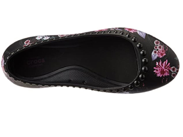 Zapatos planos Crocs Luxe para mujer en color negro con estampado floral en tonos plum.