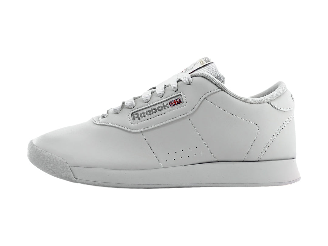 Tenis deportivos Reebok de color blanco, vista lateral.