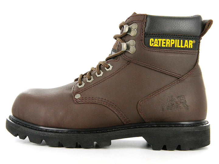 Botas de seguridad Caterpillar color marrón con suela negra y cordones.