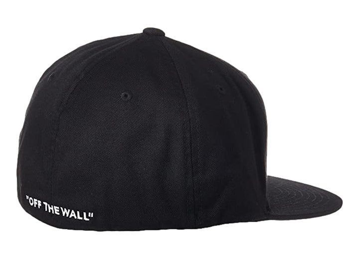 Gorra de béisbol color negro con visera plana y logotipo de VANS bordado en blanco al frente.