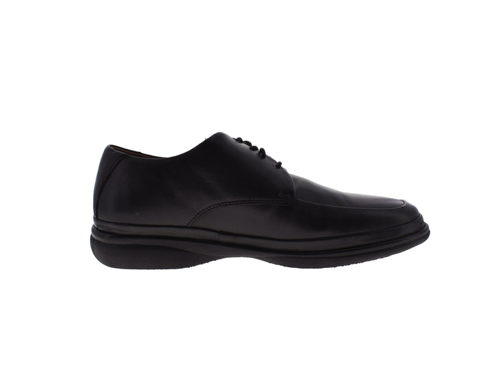 Zapato negro para hombre modelo Jarking 5500 con cordones y suela negra.