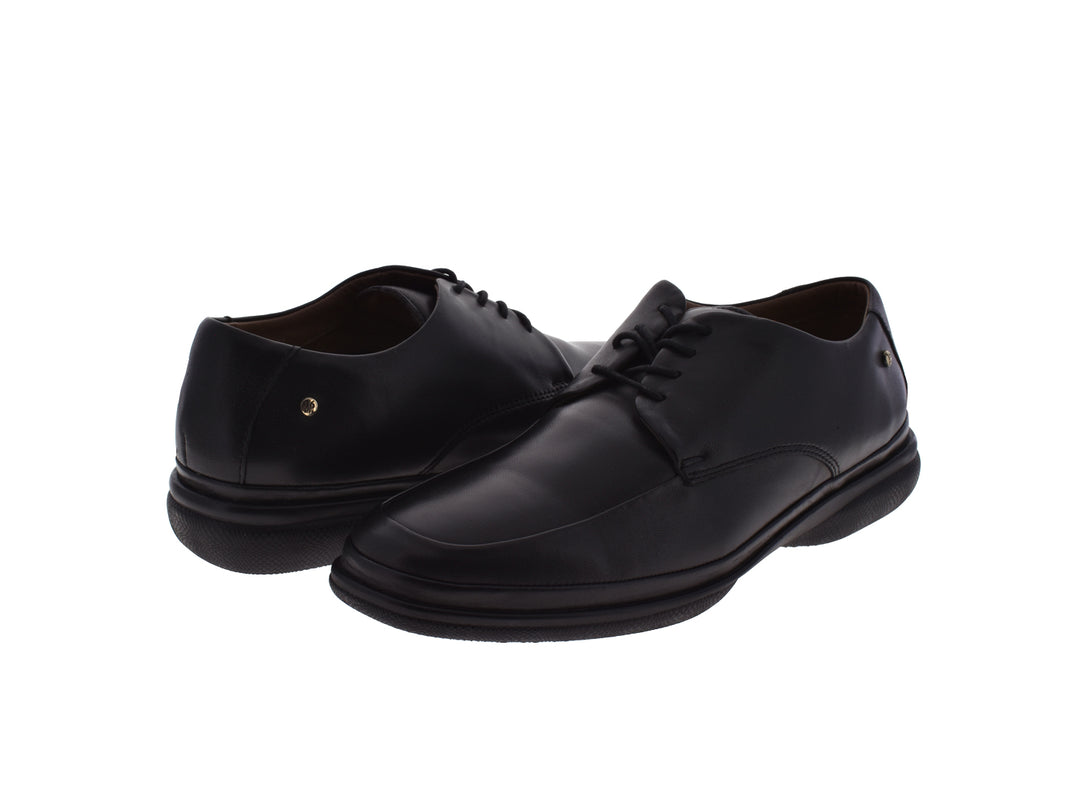 Zapato negro para hombre modelo Jarking 5500 con cordones y suela negra.
