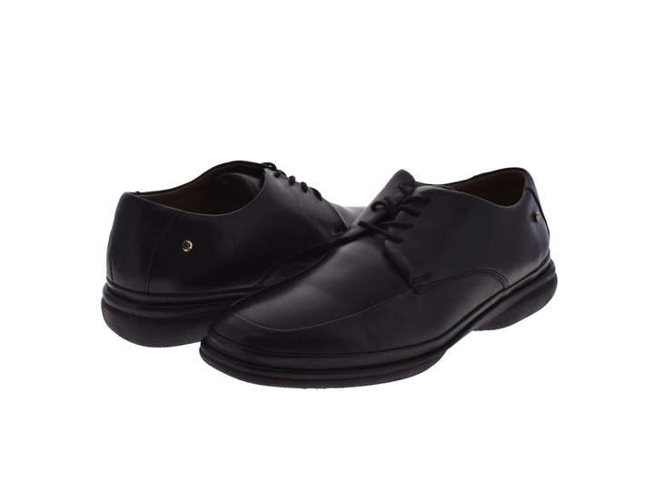 Zapato negro para hombre modelo Jarking 5500 con cordones y suela negra.