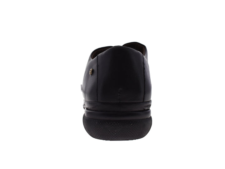Zapato negro para hombre modelo Jarking 5500 con cordones y suela negra.