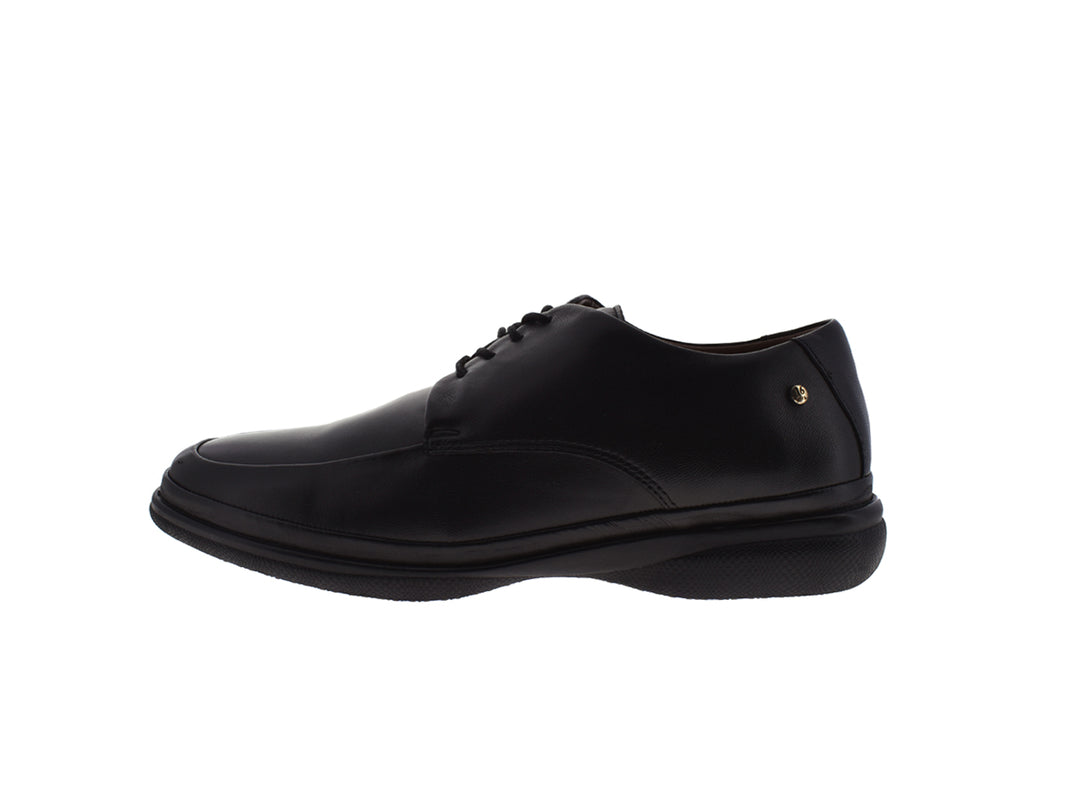 Zapato negro para hombre modelo Jarking 5500 con cordones y suela negra.