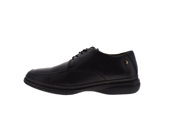 Zapato negro para hombre modelo Jarking 5500 con cordones y suela negra.