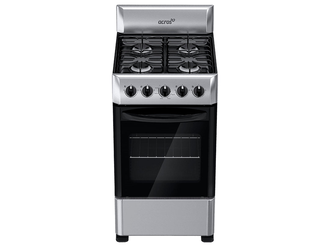 Estufa Acros color plata con cuatro quemadores superiores y horno integrado con puerta de vidrio negro.
