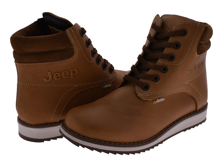 Botas Jeep Montana para mujer en color miel con cuello marrón y suela blanca.