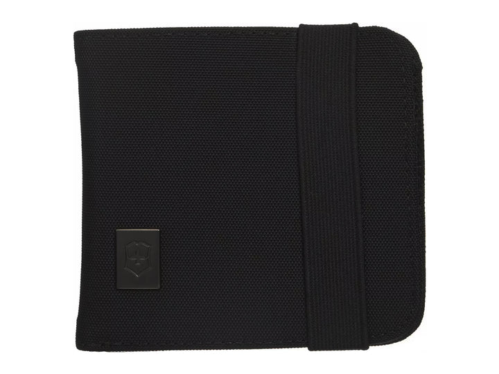 Billetera Victorinox de color negro fabricada en tela con banda elástica y logotipo metálico.