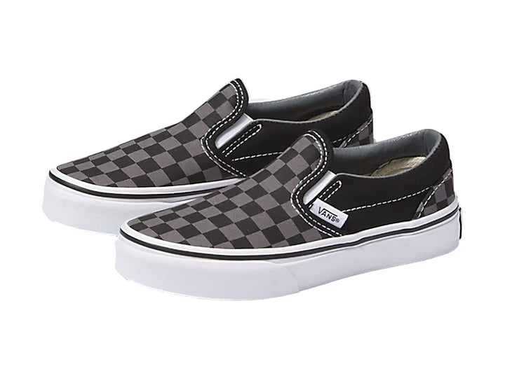Tenis Vans Classic Slip-On para niño con diseño de cuadros en color negro y gris con suela blanca.