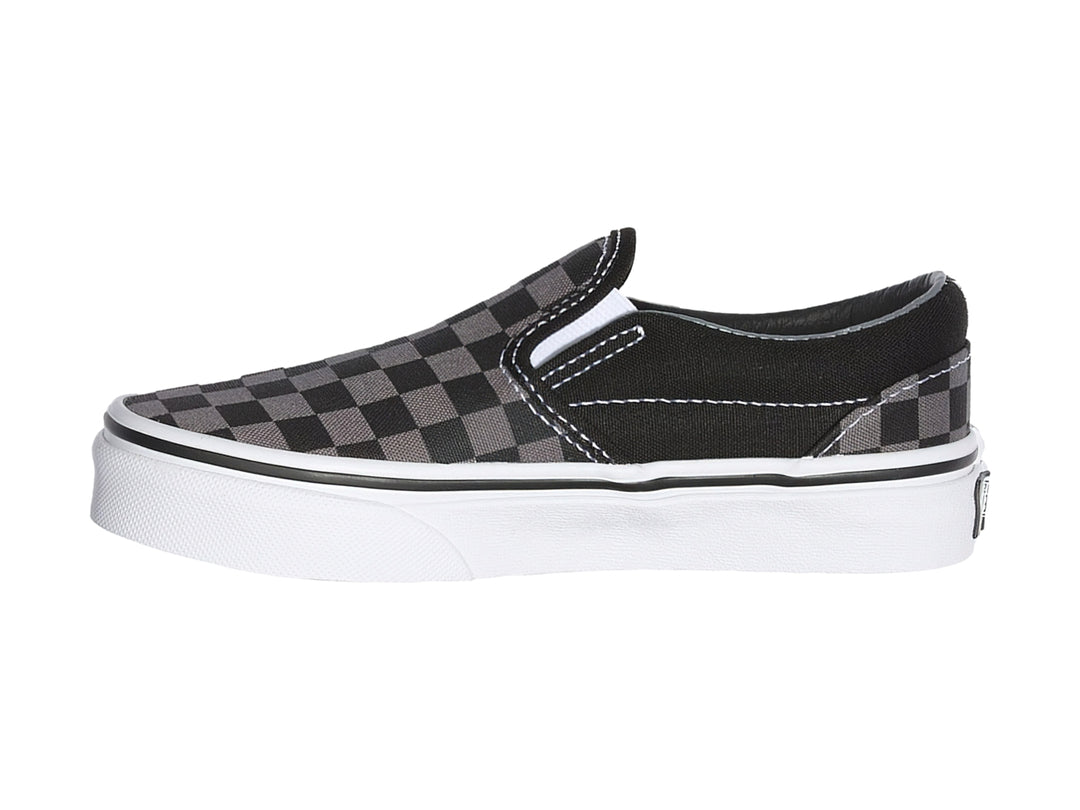 Tenis Vans Classic Slip-On para niño con diseño de cuadros en color negro y gris con suela blanca.