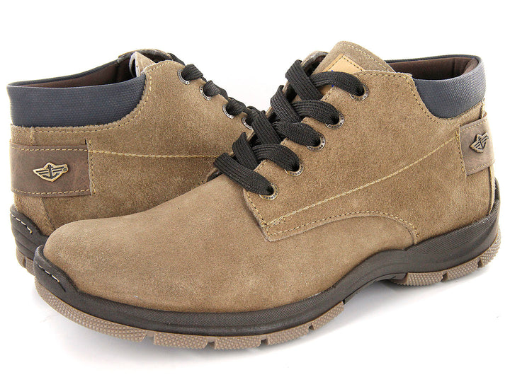 Botas Dockers Tucson para hombre en color iron con acabado mate y cordones.