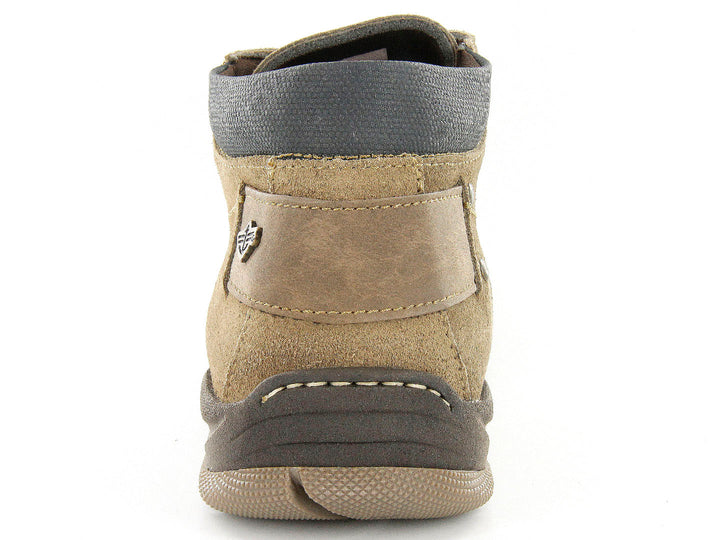Botas Dockers Tucson para hombre en color iron con acabado mate y cordones.