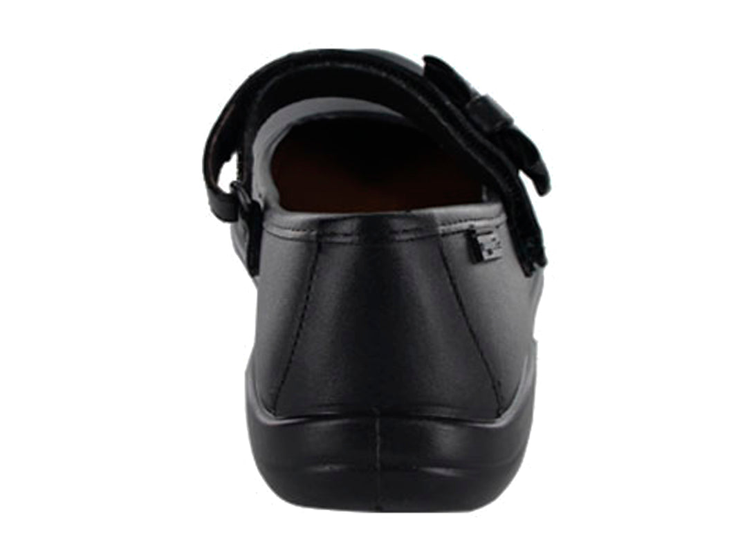 Zapato negro para niña marca Coqueta con moño decorativo y correa en el empeine.