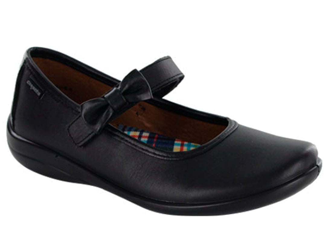 Zapato plano negro para niña con detalle de moño y correa ajustable en el empeine.