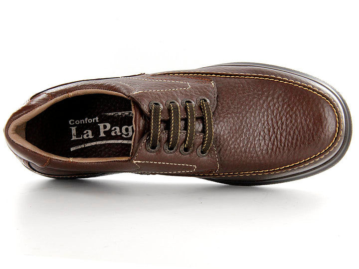 Zapato casual para hombre de cuero color café con agujetas y suela negra.