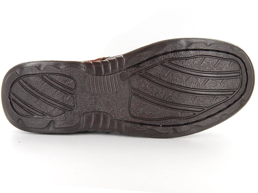 Zapato casual para hombre de cuero color café con agujetas y suela negra.