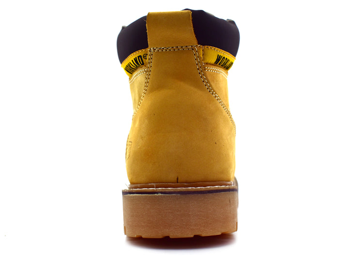 Bota de cuero nobuck color miel con agujetas cafés y suela robusta para niño.