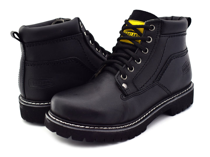 Botín negro de material sintético con cordones y costuras blancas contrastantes para niño.