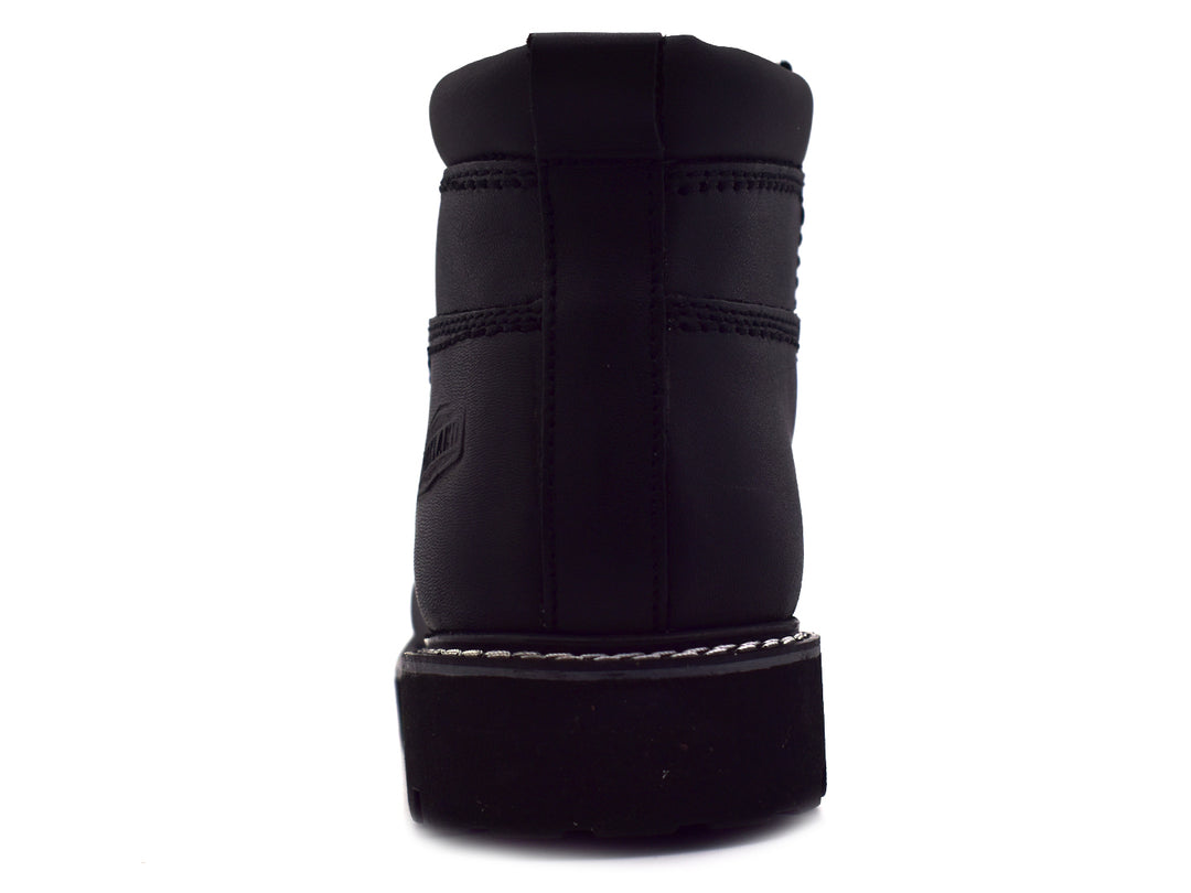Botín negro de material sintético con cordones y costuras blancas contrastantes para niño.