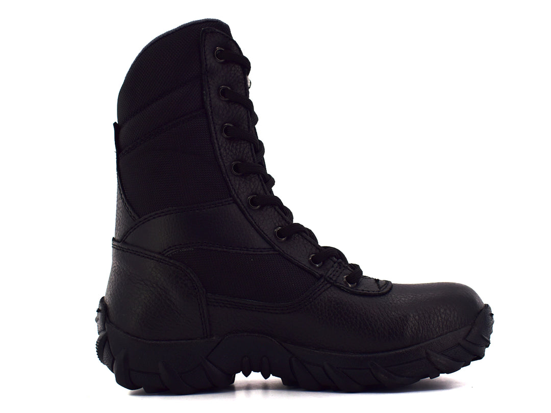 Bota táctica Marco Delli color negro de caña alta con suela robusta y cierre de cordones.