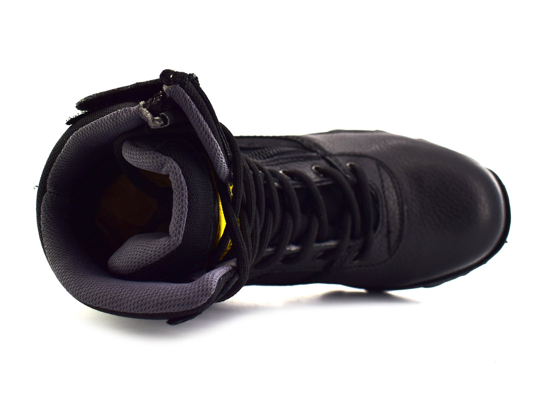 Bota táctica Marco Delli color negro de caña alta con suela robusta y cierre de cordones.