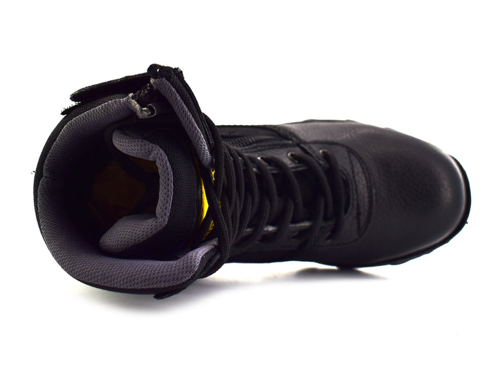 Bota táctica Marco Delli color negro de caña alta con suela robusta y cierre de cordones.