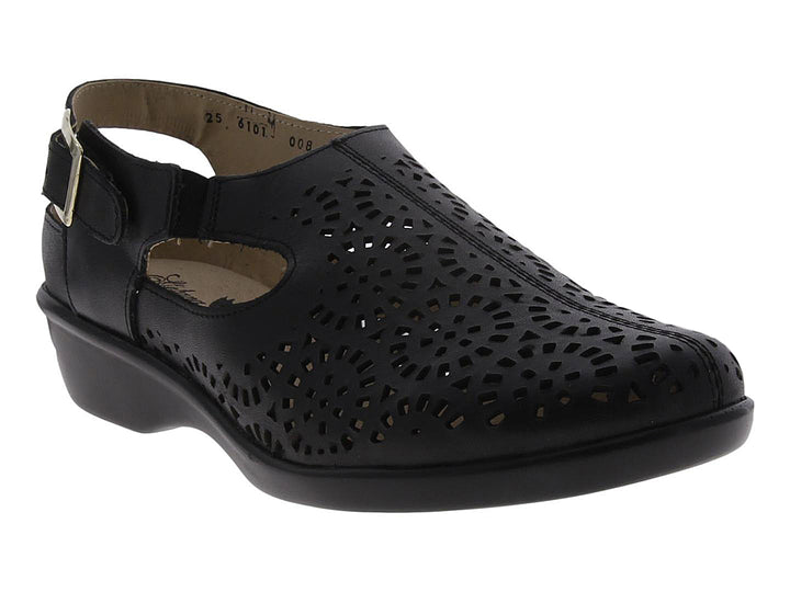 Zapato plano negro para mujer con diseño perforado y hebilla lateral.