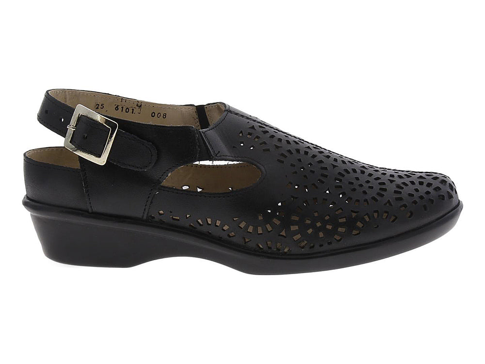 Zapato plano negro para mujer con diseño perforado y hebilla lateral.