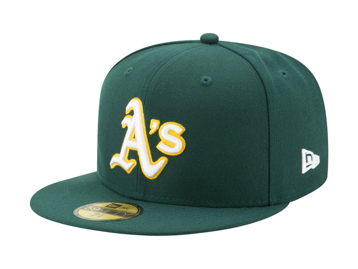 Gorra de béisbol New Era color verde con logotipo bordado en amarillo de los Oakland Athletics y visera plana.