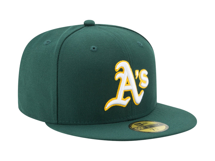 Gorra de béisbol New Era color verde con logotipo bordado en amarillo de los Oakland Athletics y visera plana.