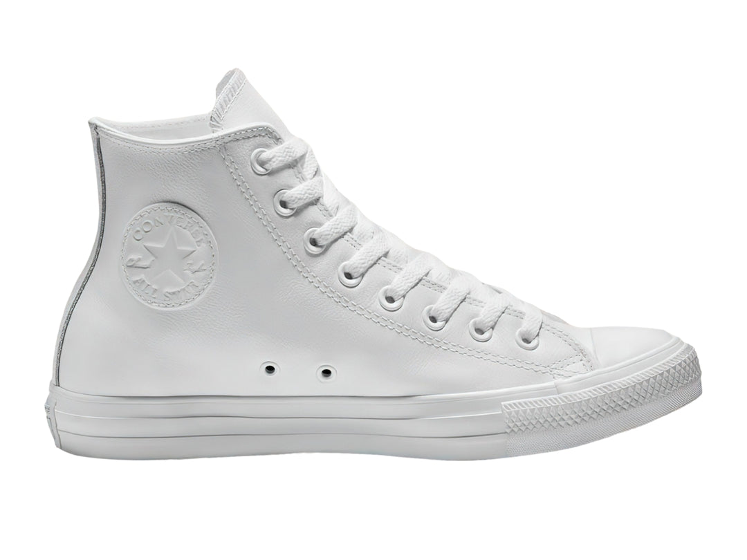 Tenis Converse Chuck Taylor All Star Hi en color blanco, estilo bota alta con agujetas y suela de goma.