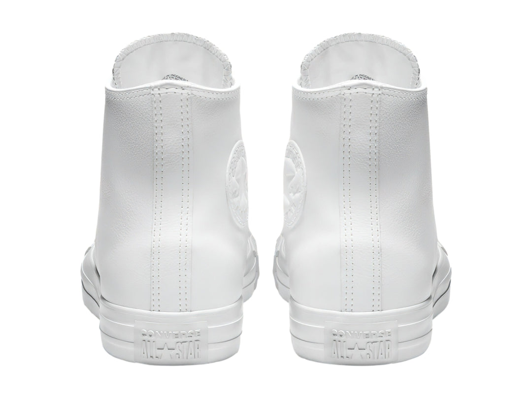 Tenis Converse Chuck Taylor All Star Hi en color blanco, estilo bota alta con agujetas y suela de goma.