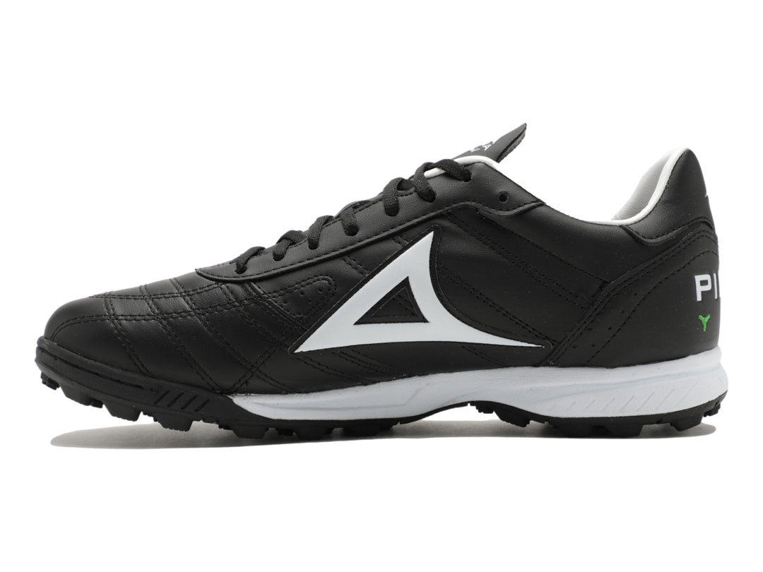 Par de zapatos de fútbol Pirma Brasil en color negro con detalles y suela en color blanco.