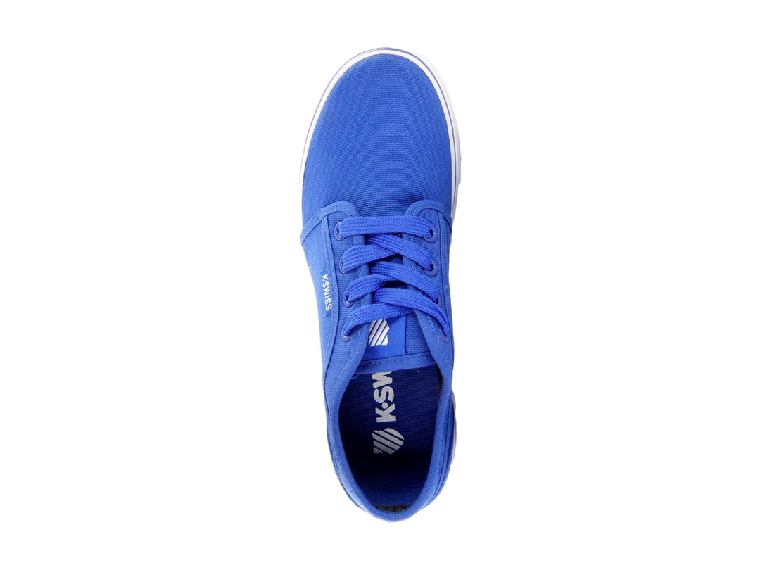 Tenis K-Swiss para niño en color azul royal con suela blanca y agujetas coordinadas.
