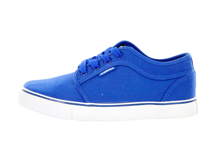 Tenis K-Swiss para niño en color azul royal con suela blanca y agujetas coordinadas.