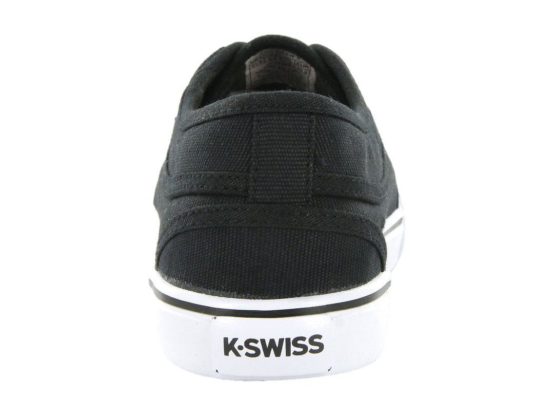 Tenis casuales K-SWISS para niño en color negro con suela blanca y agujetas.