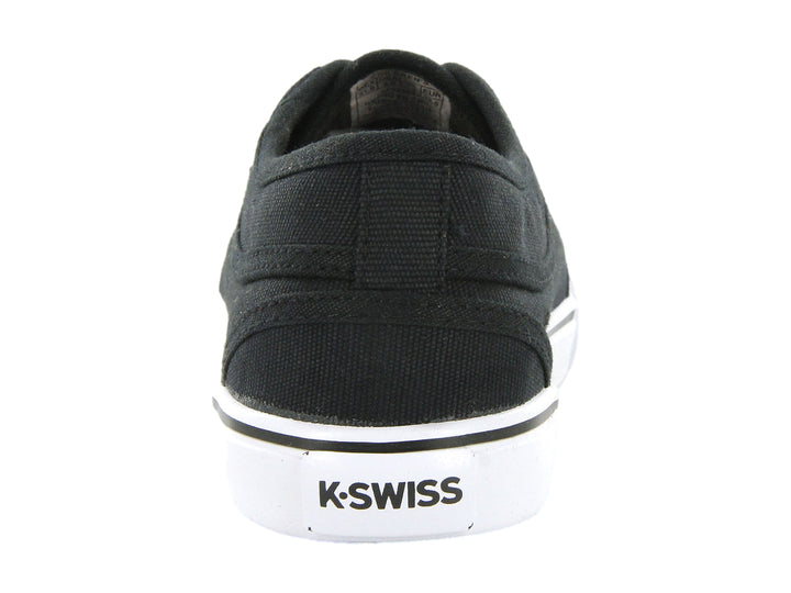 Tenis casuales K-SWISS para niño en color negro con suela blanca y agujetas.