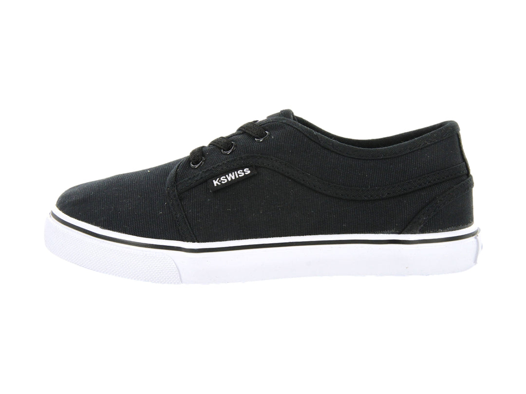 Tenis casuales K-SWISS para niño en color negro con suela blanca y agujetas.