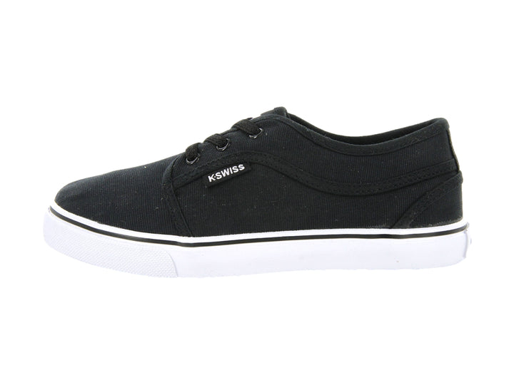 Tenis casuales K-SWISS para niño en color negro con suela blanca y agujetas.