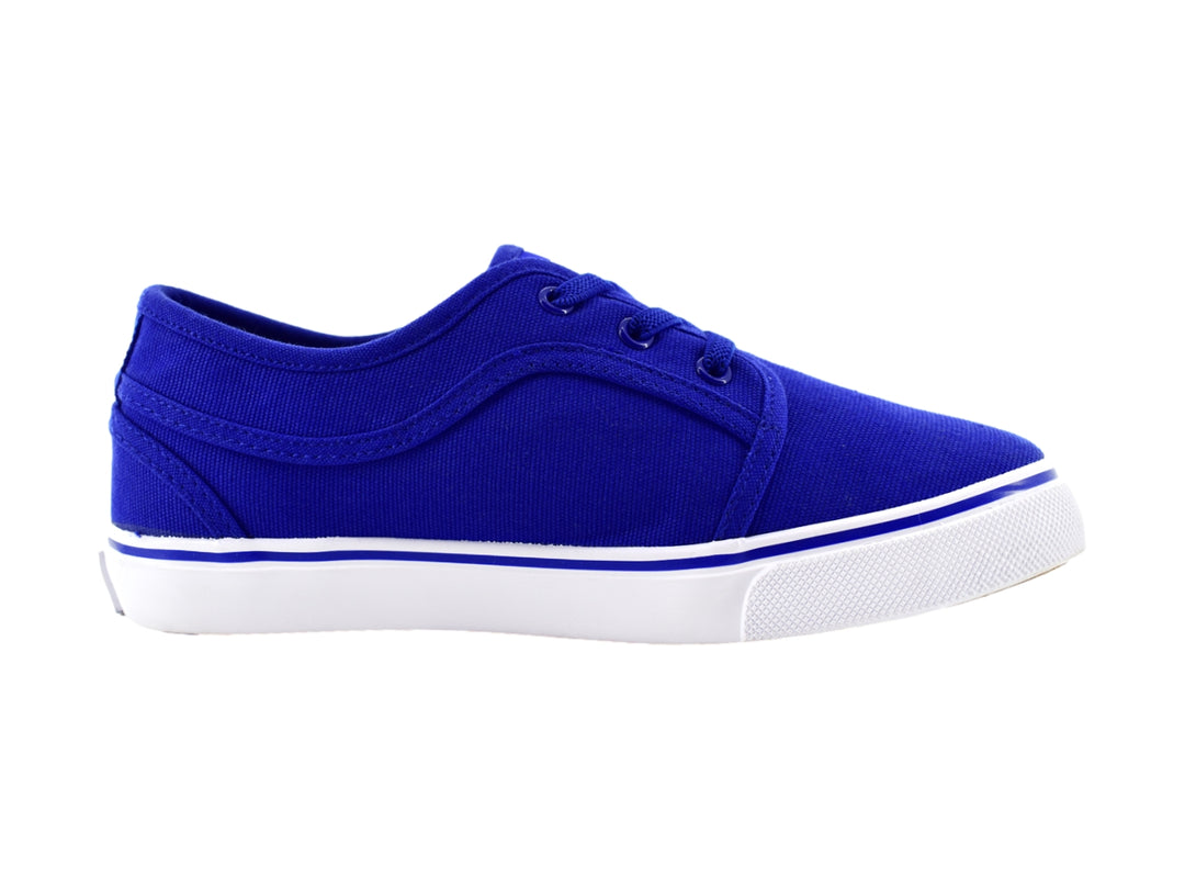 Tenis infantiles K-SWISS de color azul royal con suela blanca y agujetas coordinadas.