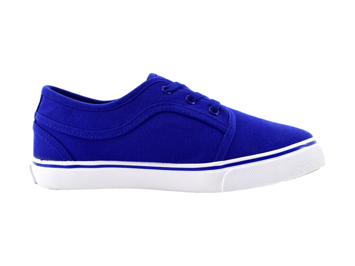 Tenis infantiles K-SWISS de color azul royal con suela blanca y agujetas coordinadas.