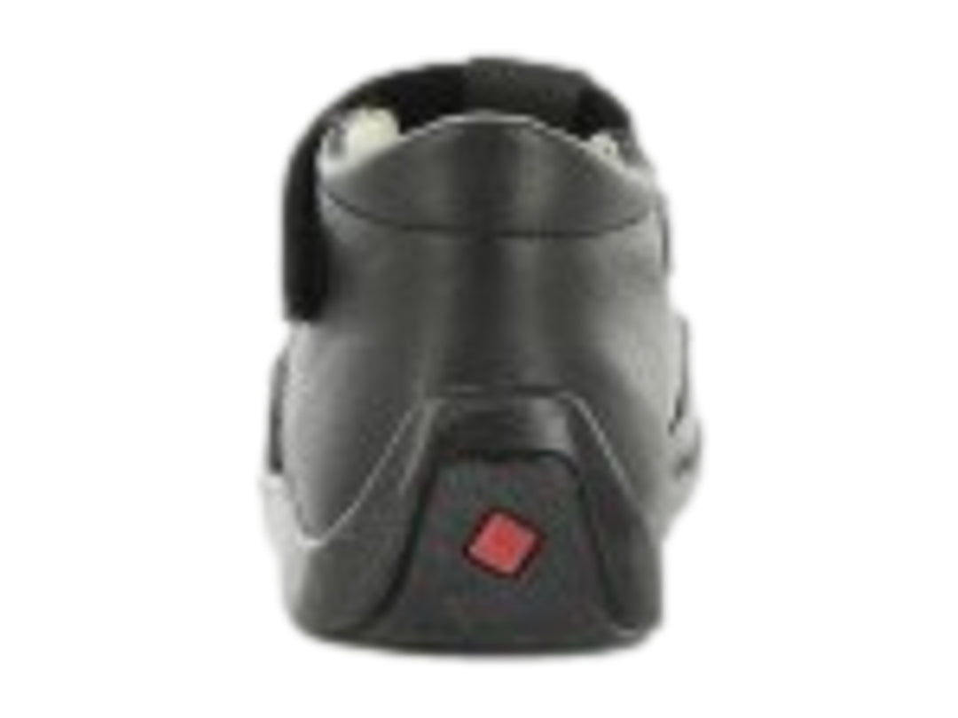 Par de zapatos negros para niña con correa de velcro y detalles de flores en relieve sobre el empeine.
