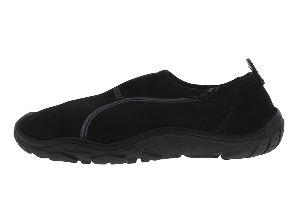 Par de zapatos para el agua de color negro marca SVAGO con suela gruesa y diseño slip-on.