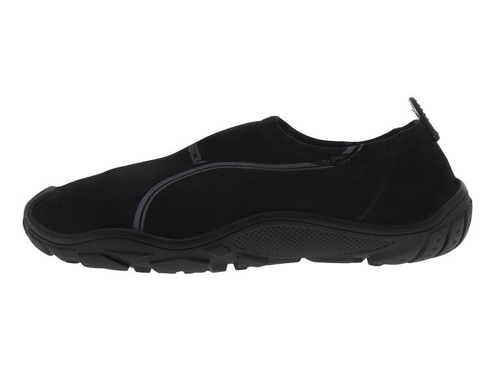 Par de zapatos para el agua de color negro marca SVAGO con suela gruesa y diseño slip-on.