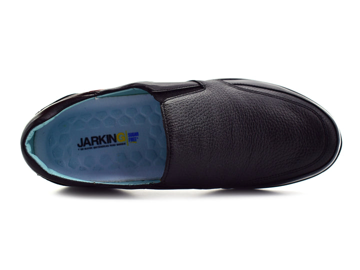 Zapato JARKING color negro estilo slip-on con suela negra y detalle de amortiguación en el talón.
