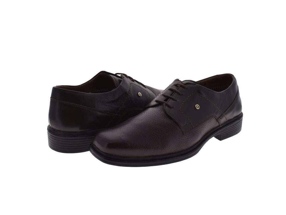 Zapato formal JARKING para hombre en color café oscuro con textura de cuero y agujetas.